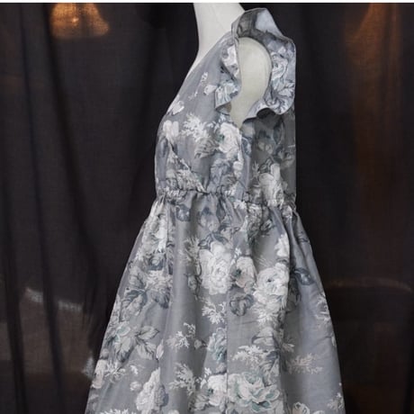 Frill/French sleeve dress   449936-E