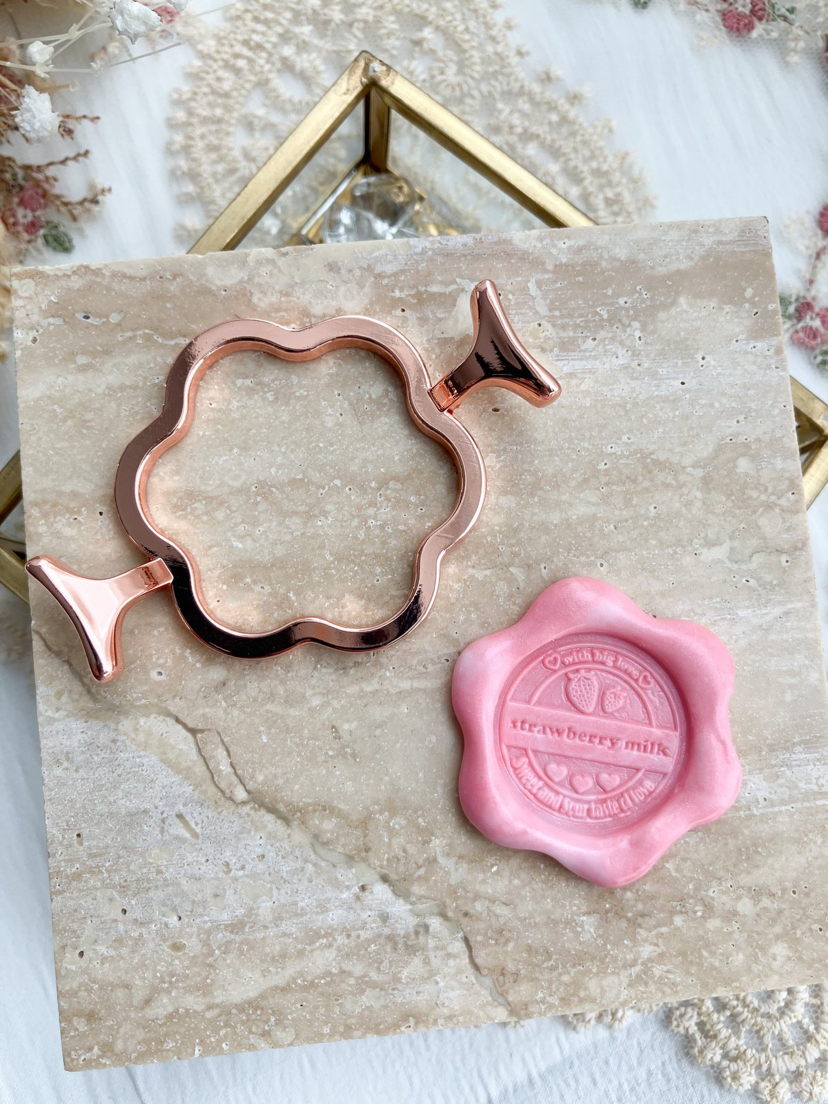 【257】ラバースタンプ  三角窓からチラリ fit=scale-down,w=1200