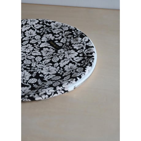 R&D.M.CO- WILD BERRY CIRCLE POUCH/L
