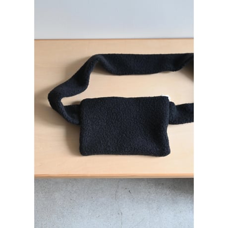 R&D.M.CO- SHEEP BOA BADY BAG/black