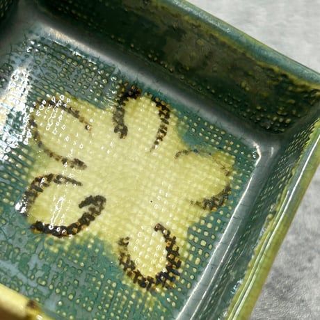 織部焼 四方型 小皿 花模様