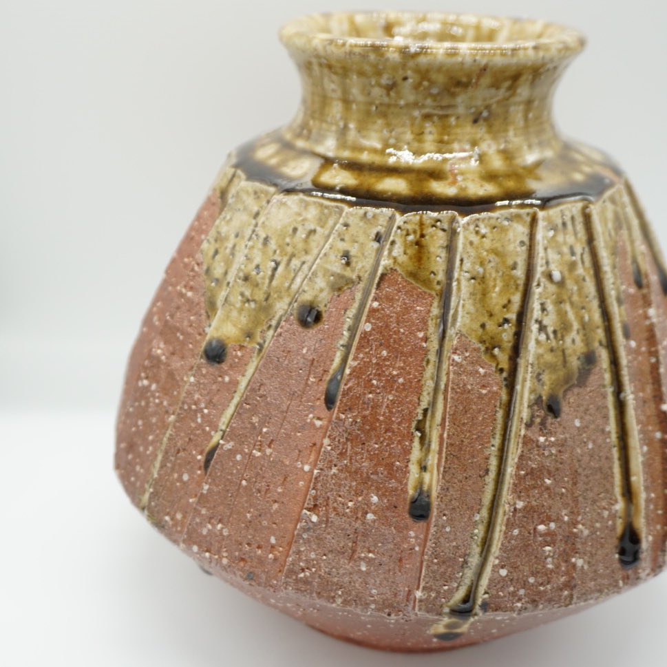 伊賀焼　耳付 壺 伊賀 ヴィンテージ 花瓶 花器 新品 未使用 です。 伊賀耳付花生 文化遺産オンライン