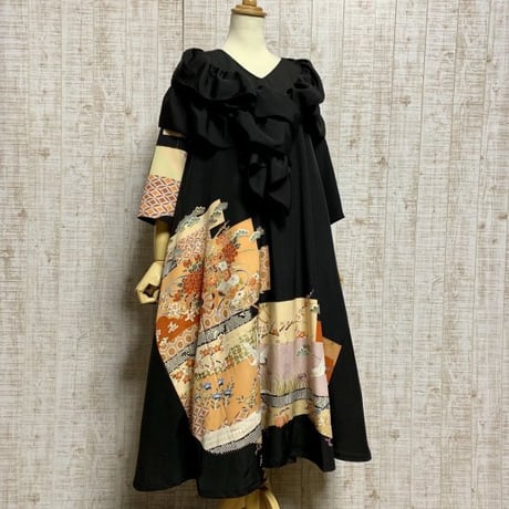 Ｍ様オーダー＊花草に群鶴・古典模様正絹仮絵羽黒留袖でテントラインワンピースＭ～Ｌ＆ギャザーストール