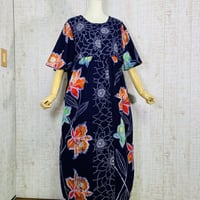 ダリア＆カトレア柄浴衣マキシ丈フレアー袖ワンピースＬＬ～３Ｌ