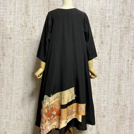 Ｍ様オーダー＊花草に群鶴・古典模様正絹仮絵羽黒留袖でテントラインワンピースＭ～Ｌ＆ギャザーストール
