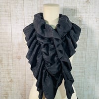 着物リメイク＊正絹膨れ織り松皮菱＆菊模様黒羽織ふわふわ＆ひらひらギャザーストール＊紋無しA