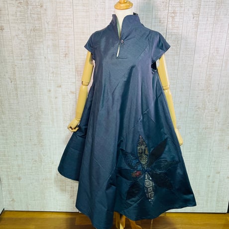 数種類の大島紬花びらパッチ＊フレンチ袖立ち襟＊美ライン＆テントラインワンピースＭ～Ｌ