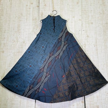数種類の大島紬で立ち襟テントライン・美ラインワンピースＭ～Ｌ