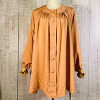 持ち込み＊正絹亀甲柄綸子で割烹着風前開きジャケットＬ～ＬＬ