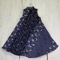 紺地トンボ柄＆菊＆花いっぱい浴衣で立ち襟テントライン・美ラインワンピースＭ～Ｌ