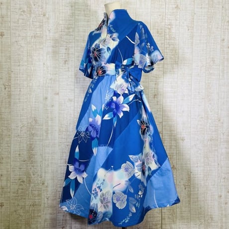 ブルー系２種類の花柄浴衣立ち襟＆フレアー袖テントライン・美ラインワンピースＭ～Ｌ