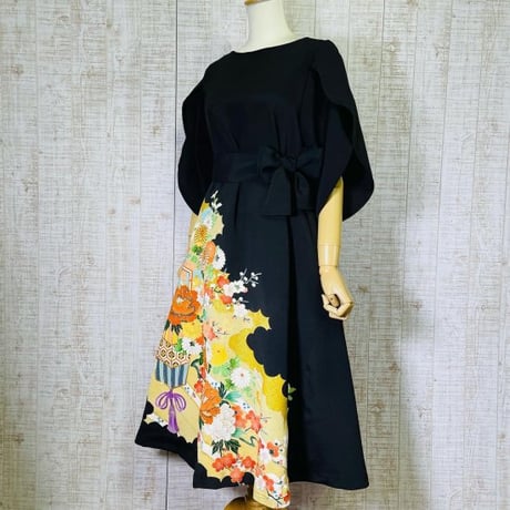 オーダー＊御簾に牡丹・菊模様刺繍正絹黒留袖ボートネック＆花びら袖テントラインワンピースＭ～Ｌ