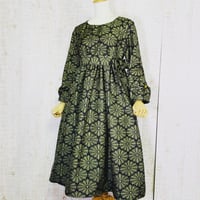 菊模様織り出し柄正絹大島紬でリボン袖裏地付きワンピースＭ～Ｌ