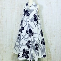 菖蒲柄の白地浴衣で立ち襟テントライン・美ラインワンピースＭ～Ｌ