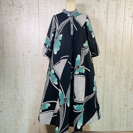 浴衣リメイク　　テントラインワンピース　花柄 355 世界に1着 2種類の浴衣地リメイク 着ると可愛い 幾何学柄×花