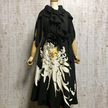 大きな菊刺繍正絹黒留袖美ライン・テントライン裏地付き花びら袖ワンピースＭ＆ギャザーストール