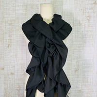 正絹縮緬の黒留袖でふわふわ＆ひらひらギャザーストール