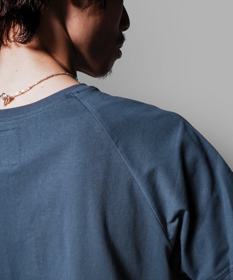 obscured beauty tee(dusty navy)