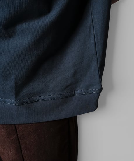 obscured beauty tee(dusty navy)