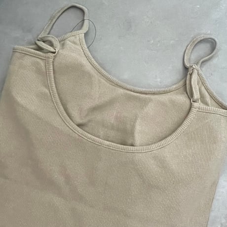 カップ付きキャミソール