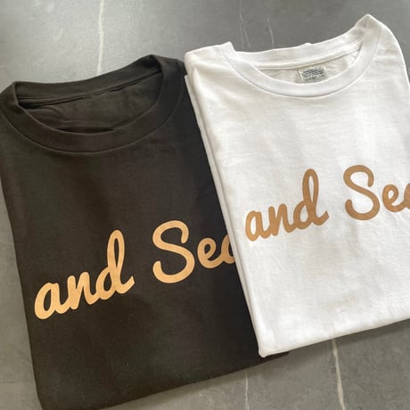 and S ea キャメル ロゴ Tシャツ