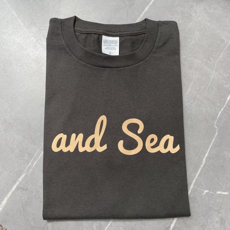 and S ea キャメル ロゴ Tシャツ