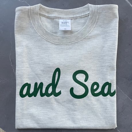 and Sea グリーンロゴ半袖Tシャツ