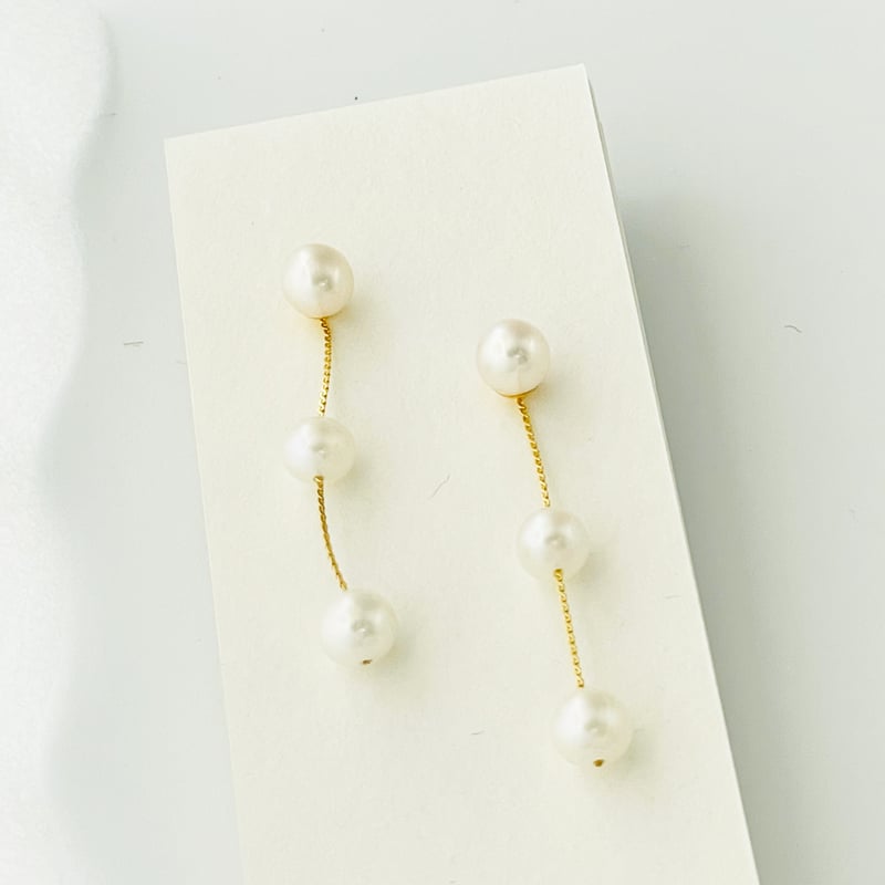 3連 淡水パール の スウィング ポスト ピアス ホワイト 3連 淡水パール の スウィング ポスト ピアス ホワイト ピアス
