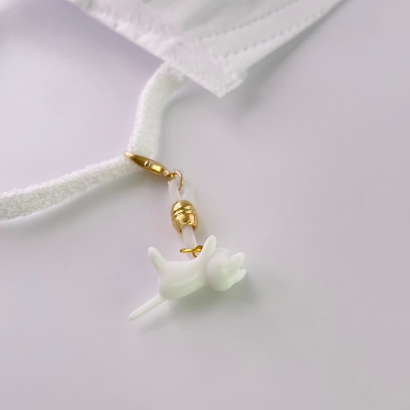 猫チャーム 戯れ猫 メガネチャーム マスクチャーム 黒猫 白猫 | 髙田