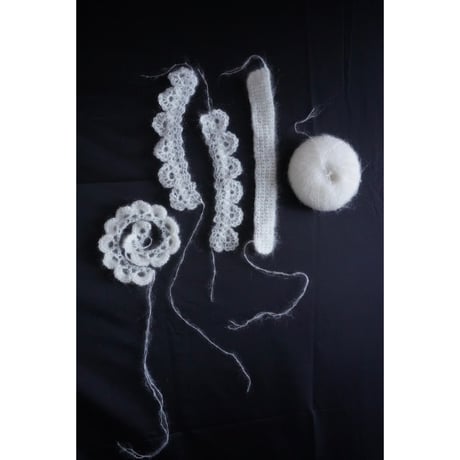 バラのリボンブローチの編みものキット ホワイト / Rose Ribbon Brooch Crochet Kit White