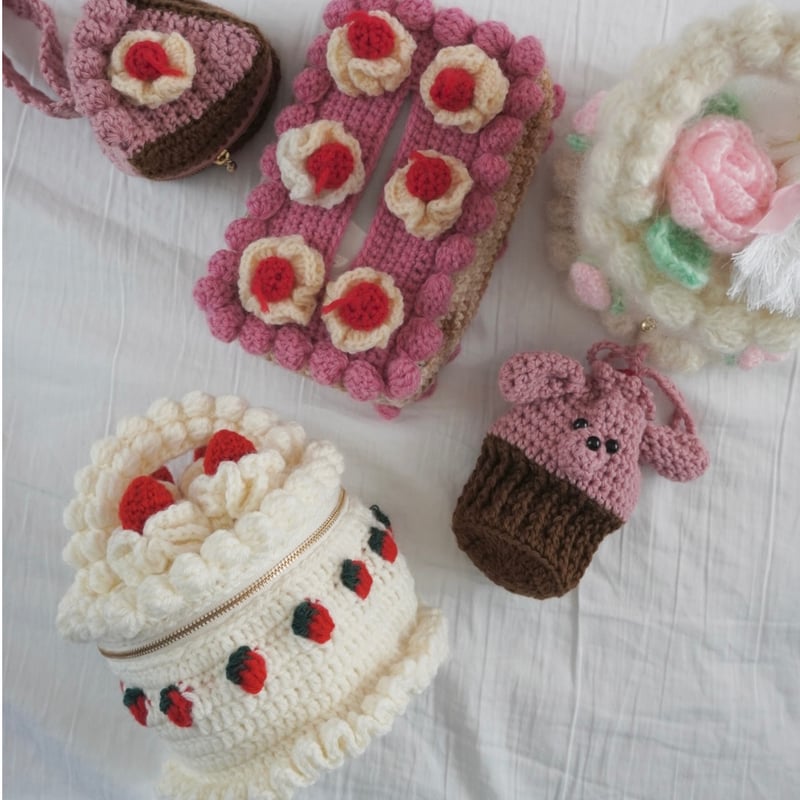 イチゴのホールケーキバッグの編みものキット / Whole Strawberry Cake