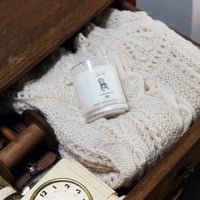candle / thursday / sandalwood /