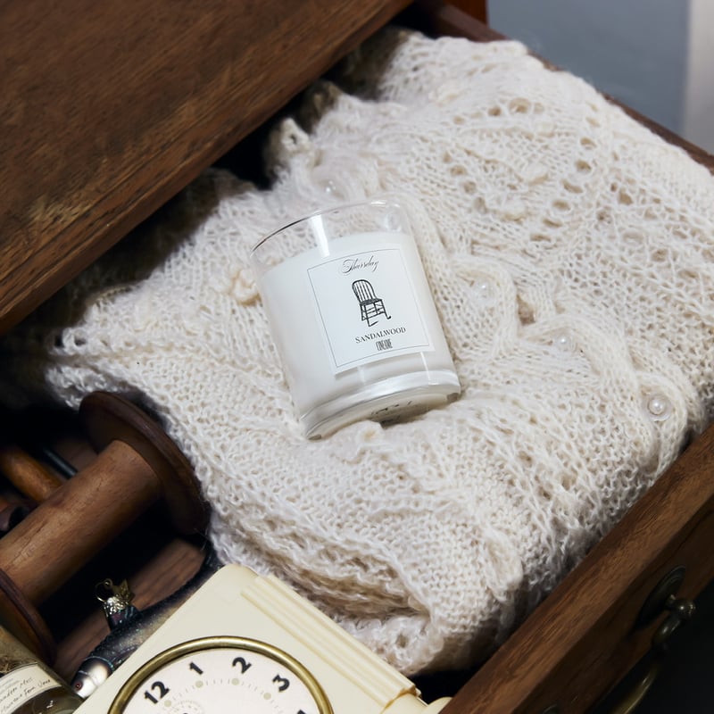 candle / thursday / sandalwood / | Cinéame Store