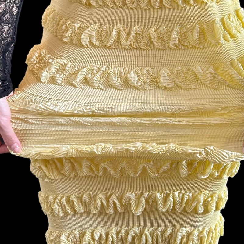 8月頃お届け予約商品】 マドレーヌプリーツのタイトスカートYELLOW  