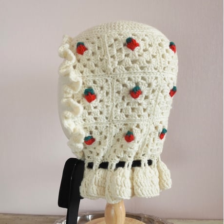 ショートケーキのバラクラバの編みものキット / Strawberry Shortcake Balaclava Crochet Kit / White