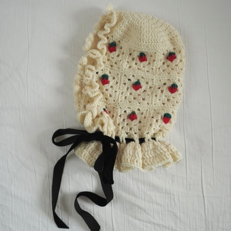 ショートケーキのバラクラバの編みものキット / Strawberry Shortcake Balaclava Crochet Kit / White