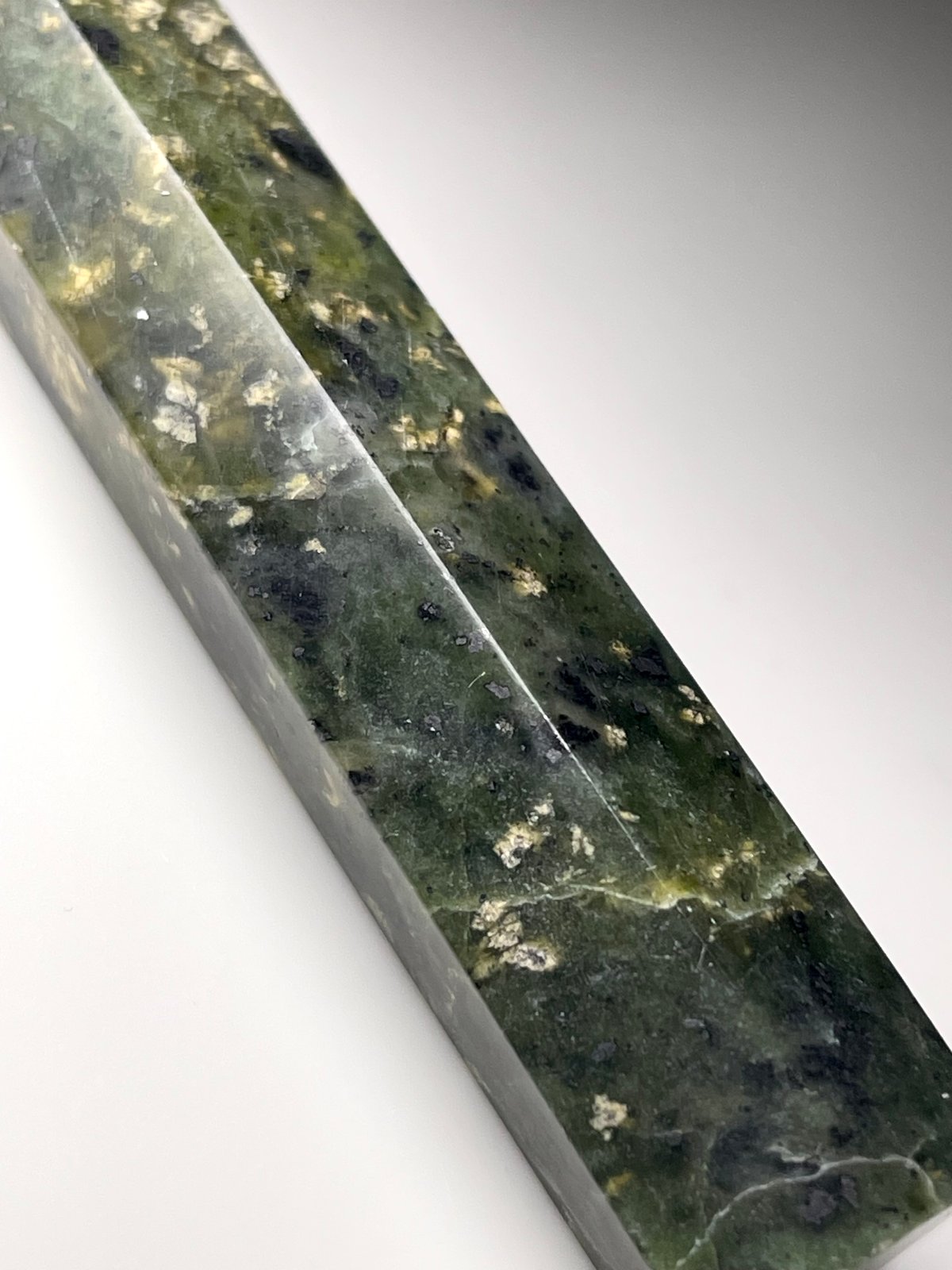 ★超高級一点物★【天然石 翡玉白菜】本翡翠 (台付)    パワーストーン ☆超高級一点物☆【天然石 翡玉白菜】本翡翠 (台付) パワーストーン