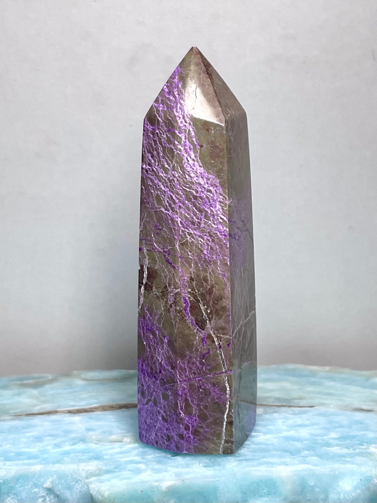 アトランティサイト【杉石】スティヒタイト◇六角柱タワー