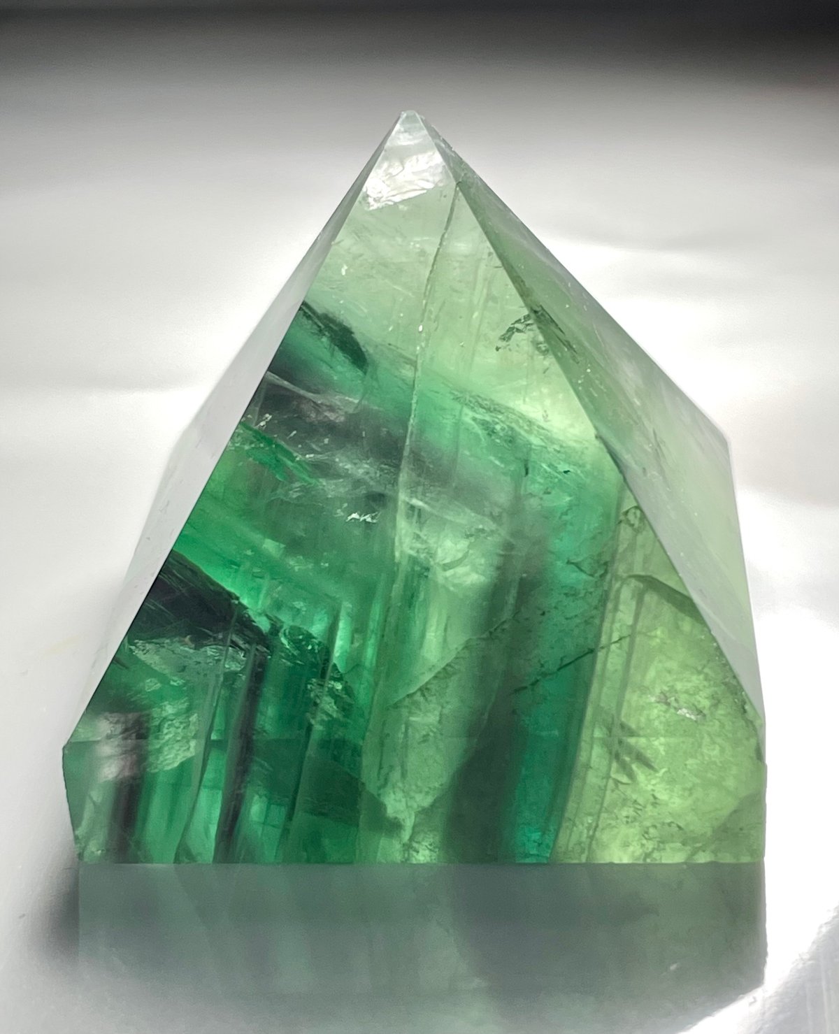 神秘的なグリーンフローライトポイント 蛍石 楽天市場】【限定 一点物】フローライト ポイント グリーン