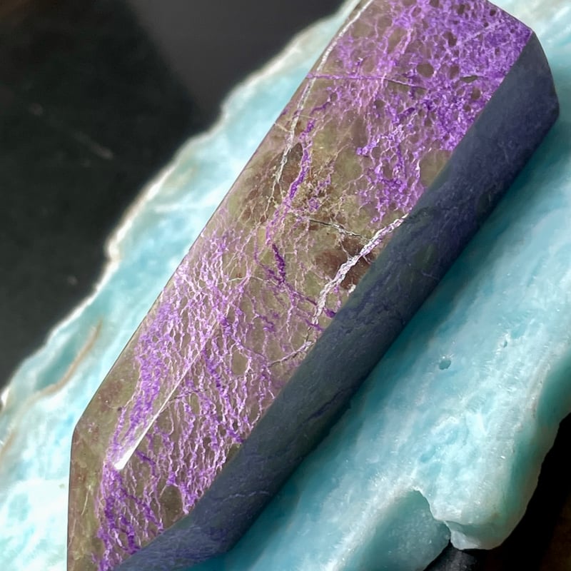 アトランティサイト【杉石】スティヒタイト◇六角柱タワー