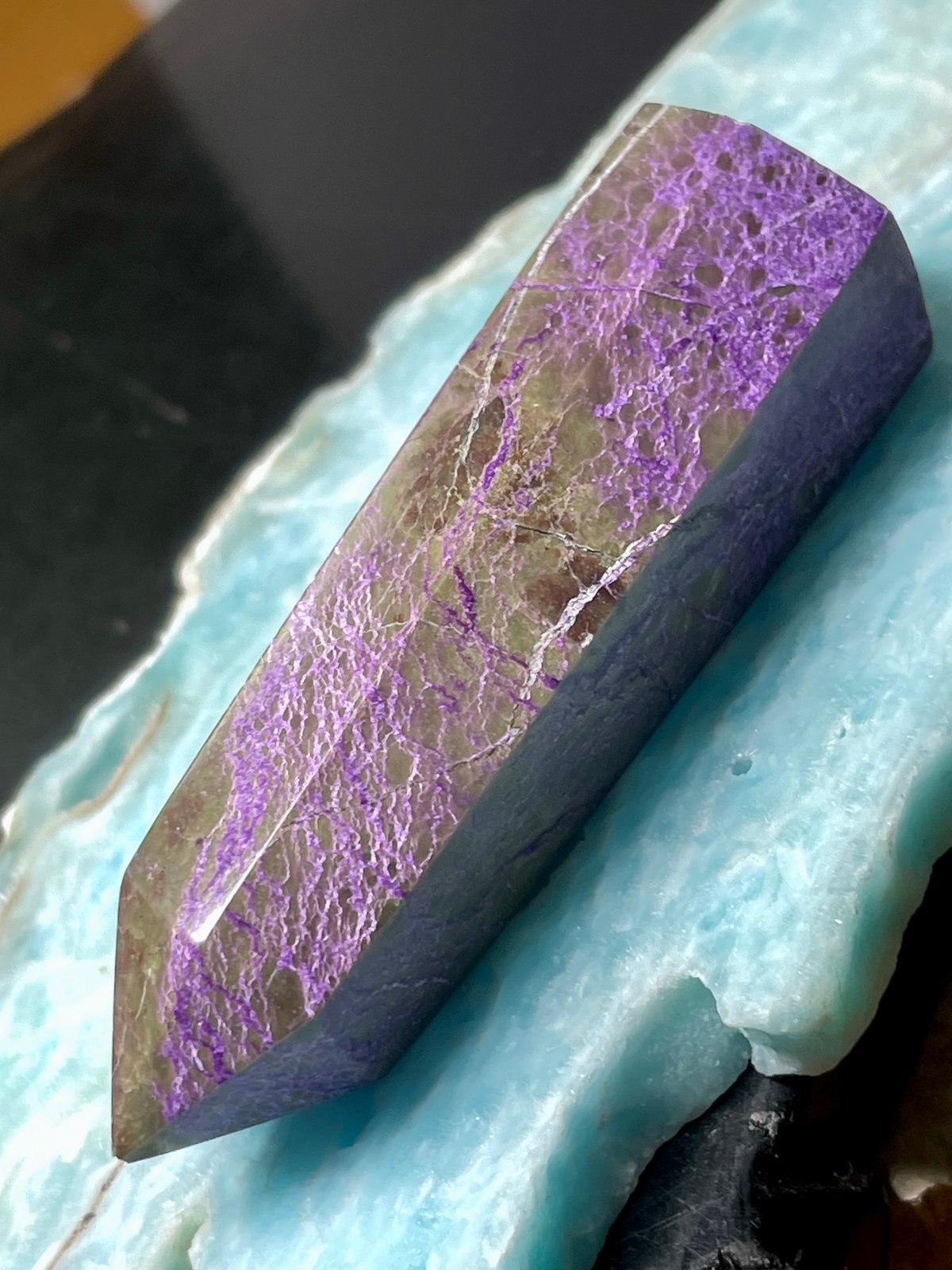 アトランティサイト【杉石】スティヒタイト◇六角柱タワー