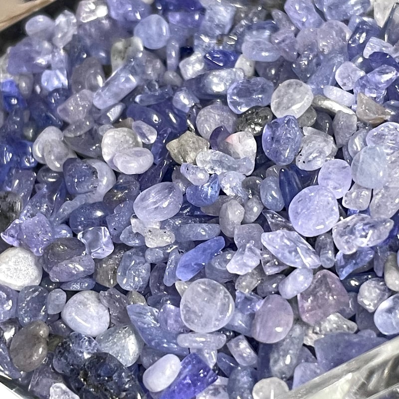 高品質☆タンザナイト【灰簾石】さざれ◇30g◇天然石◇パワーストーン