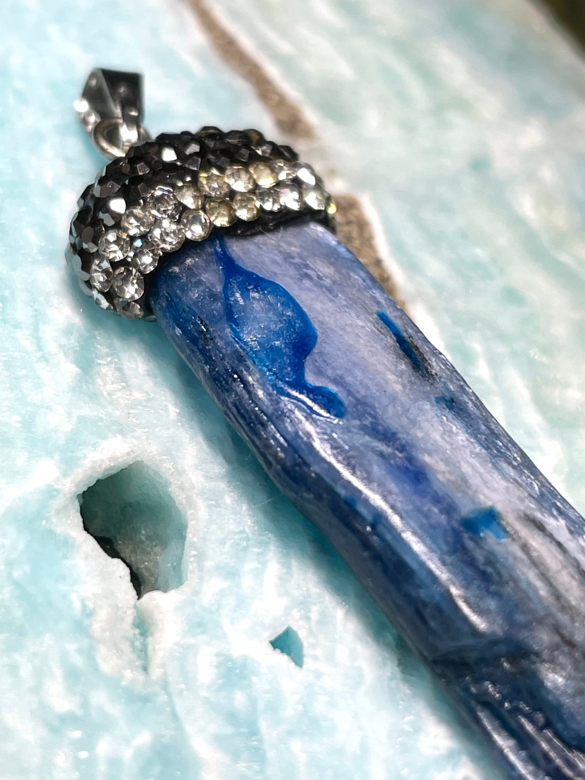 カイヤナイト【藍晶石】ペンダントトップ◇原石◇チャーム◇天然石