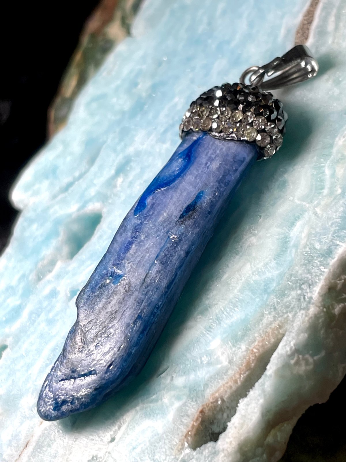 カイヤナイト【藍晶石】ペンダントトップ◇原石◇チャーム◇天然石