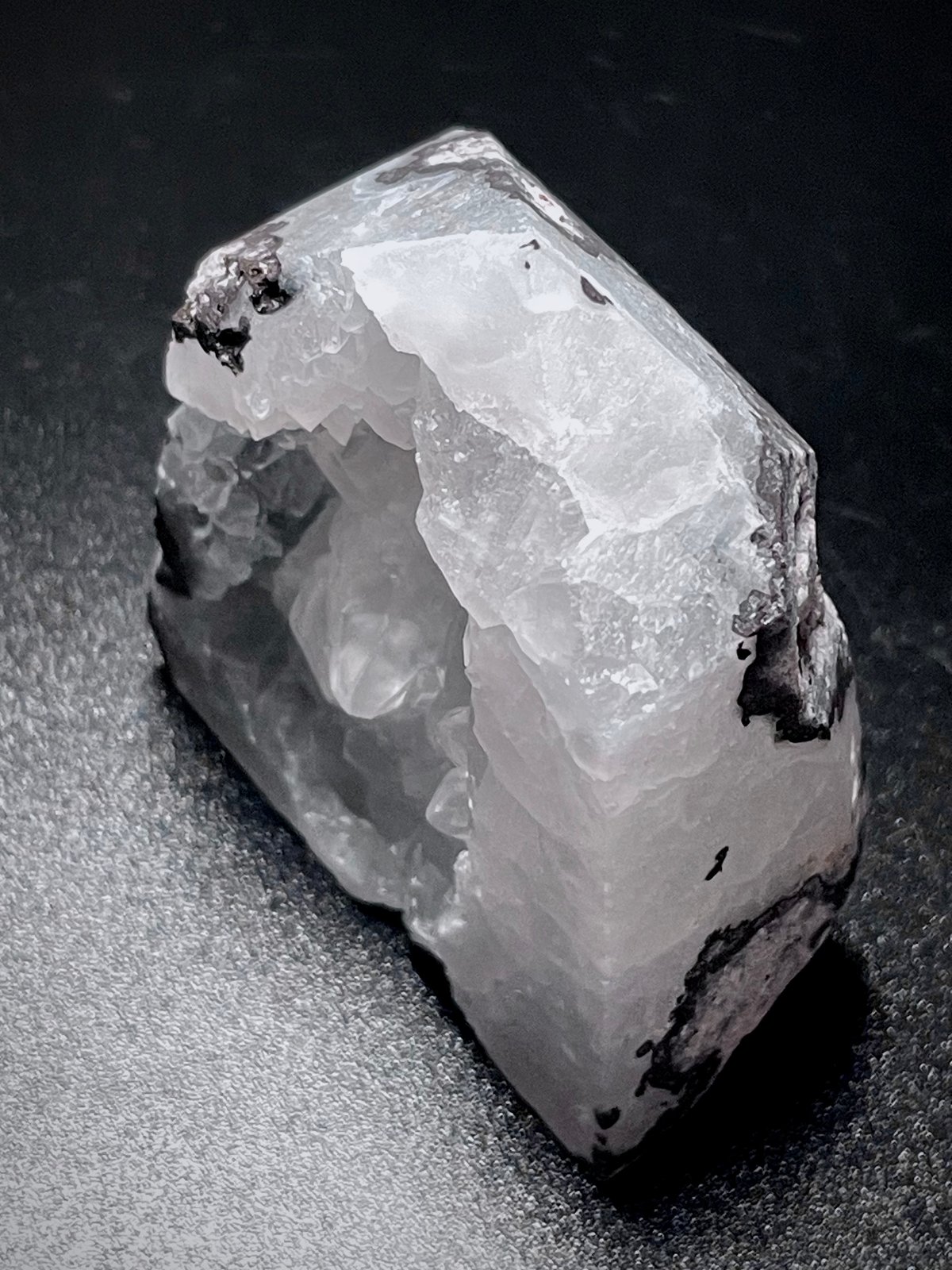 円盤型の白い天然石 玉髄か水晶系 約24cm 円盤型の白い天然石 玉髄か水晶系 約24cm 円盤型の白い天然石