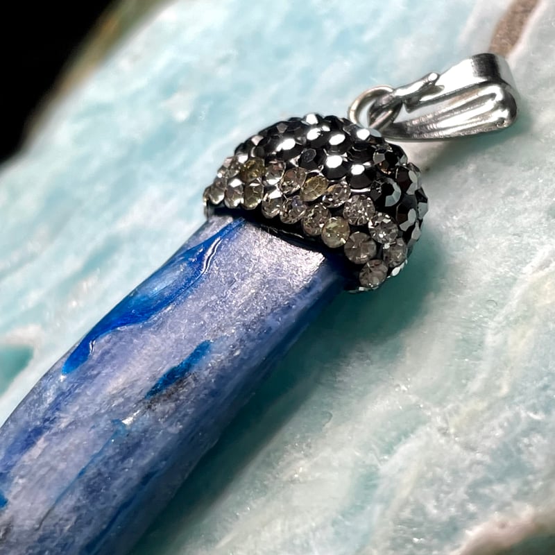 カイヤナイト【藍晶石】ペンダントトップ◇原石◇チャーム◇天然石