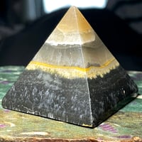 【バンブルビー ジャスパー】ピラミッド◆天然石◆パワーストーン