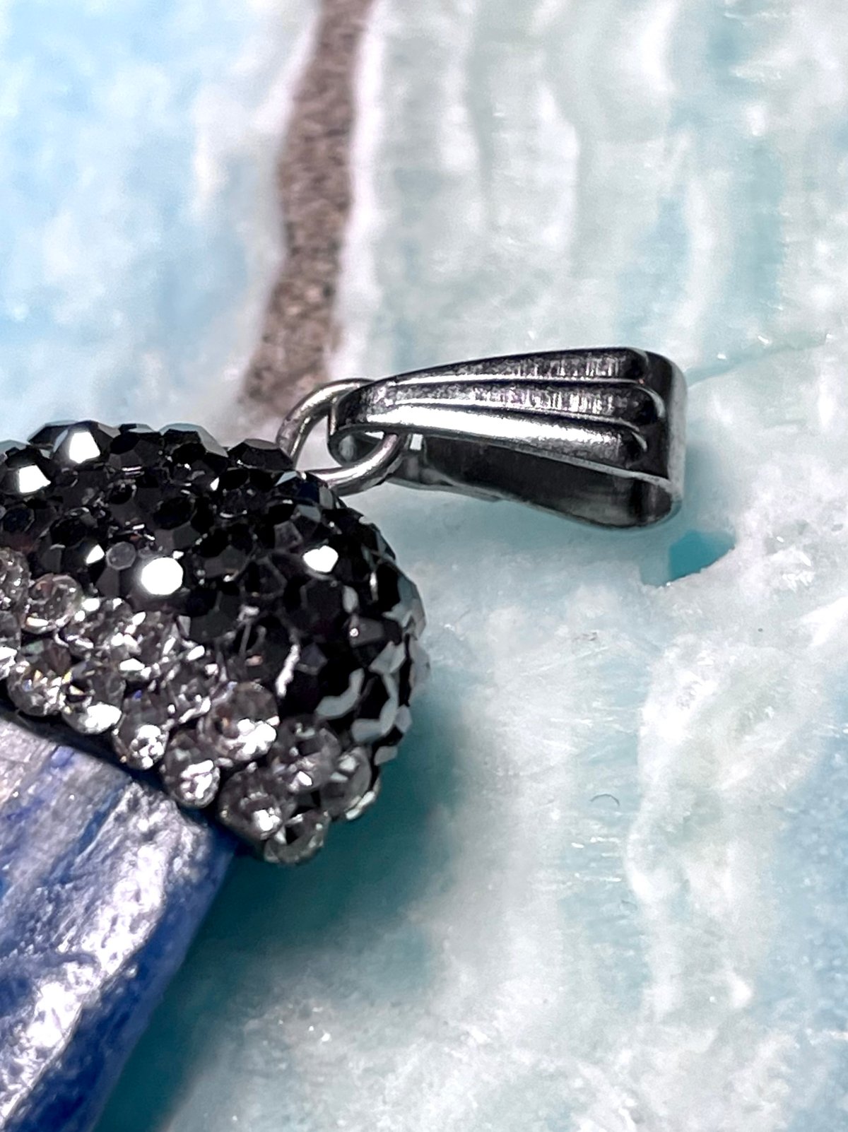 カイヤナイト【藍晶石】ペンダントトップ◇原石◇チャーム◇天然石