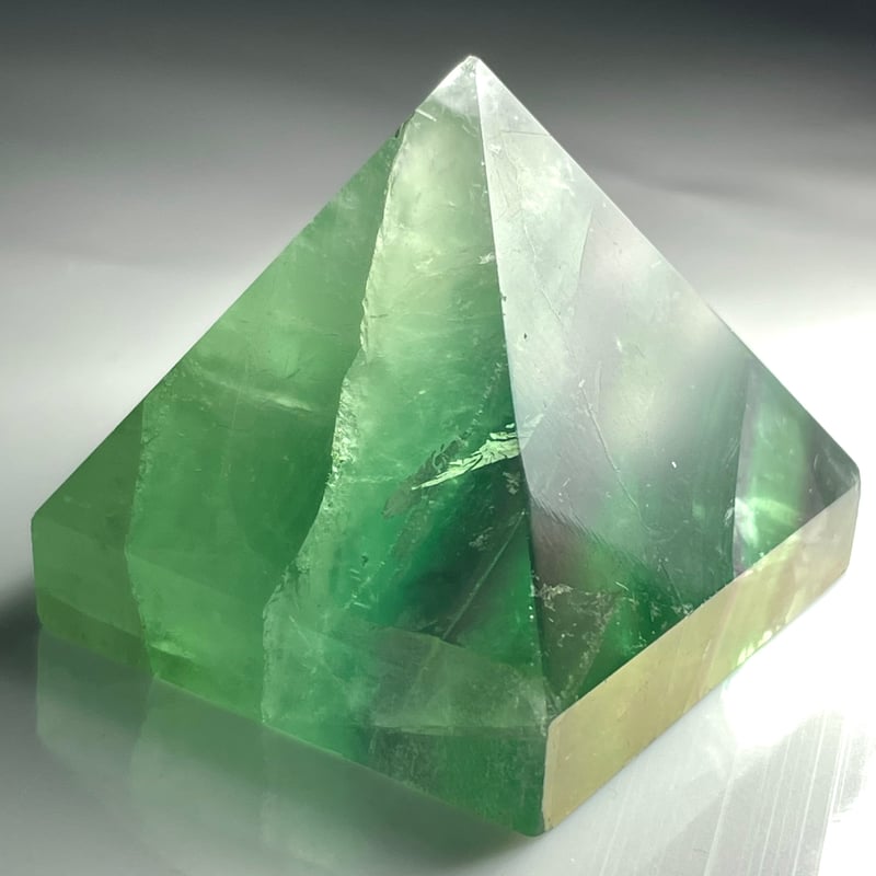 グリーンフローライト【蛍石】ピラミッド△天然石◇パワーストーン