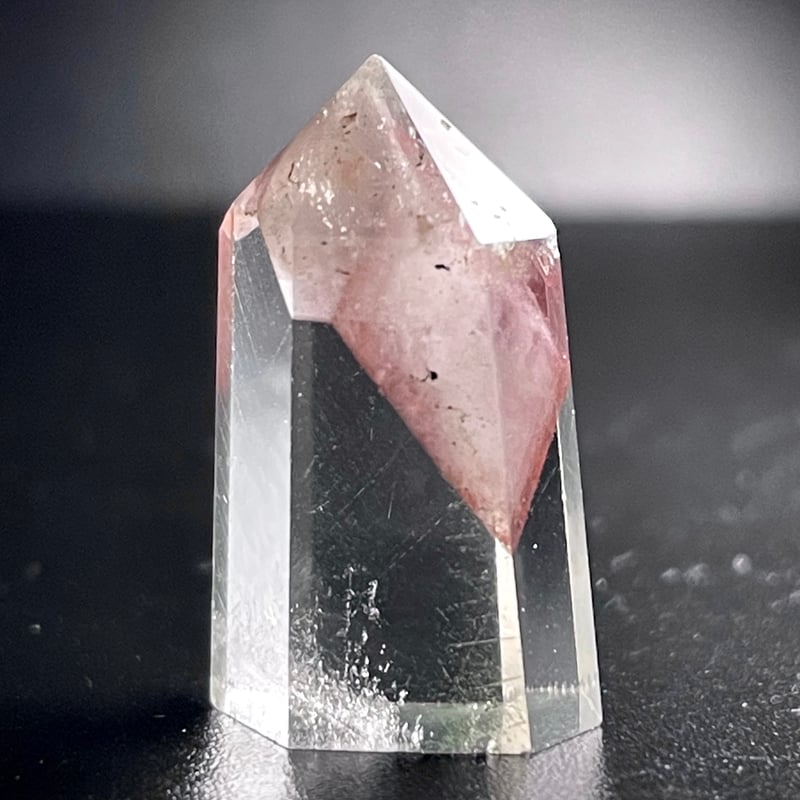 レッドファントムクォーツ【赤幻影水晶】六角柱◇タワー レッドファントムクォーツ【赤幻影水晶】六角柱◇タワー
